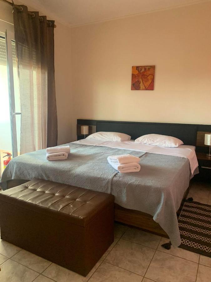 Tycherón Hotel Loga מראה חיצוני תמונה