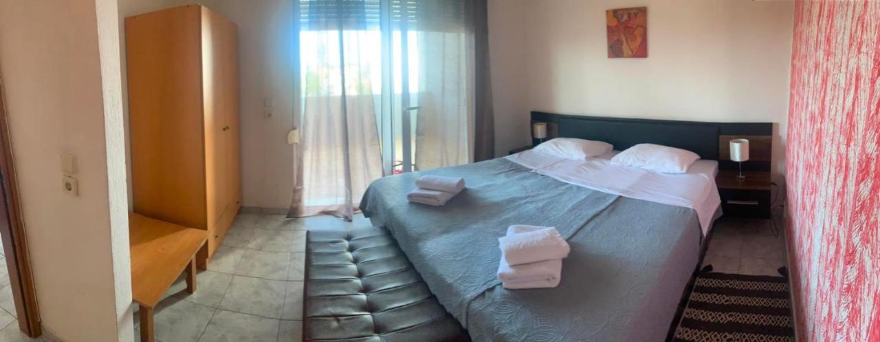 Tycherón Hotel Loga מראה חיצוני תמונה