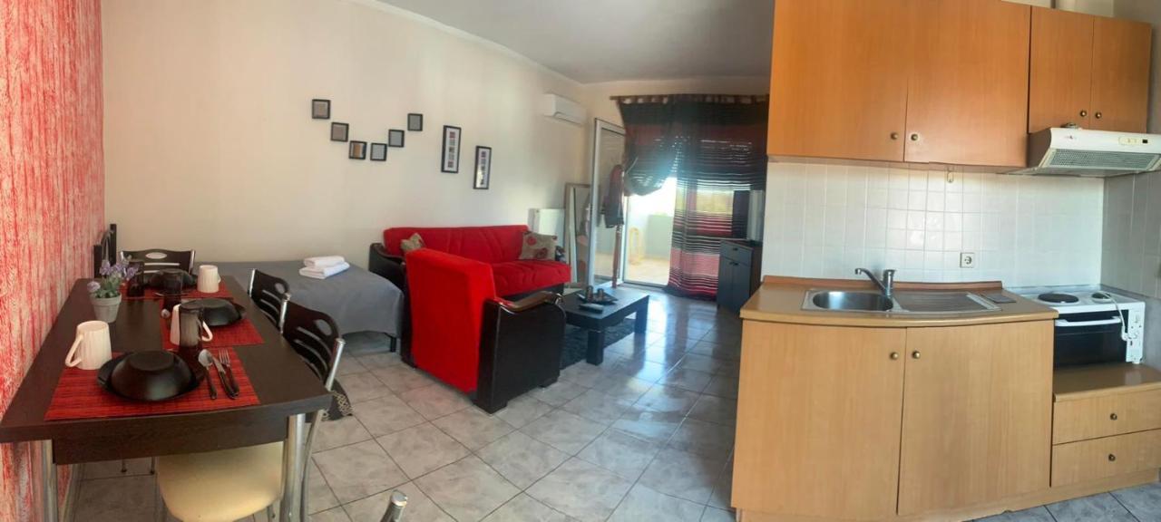 Tycherón Hotel Loga מראה חיצוני תמונה