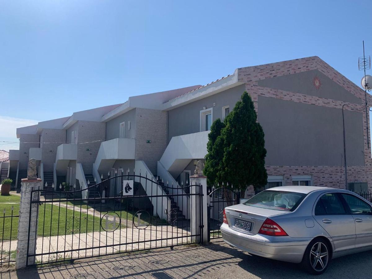 Tycherón Hotel Loga מראה חיצוני תמונה
