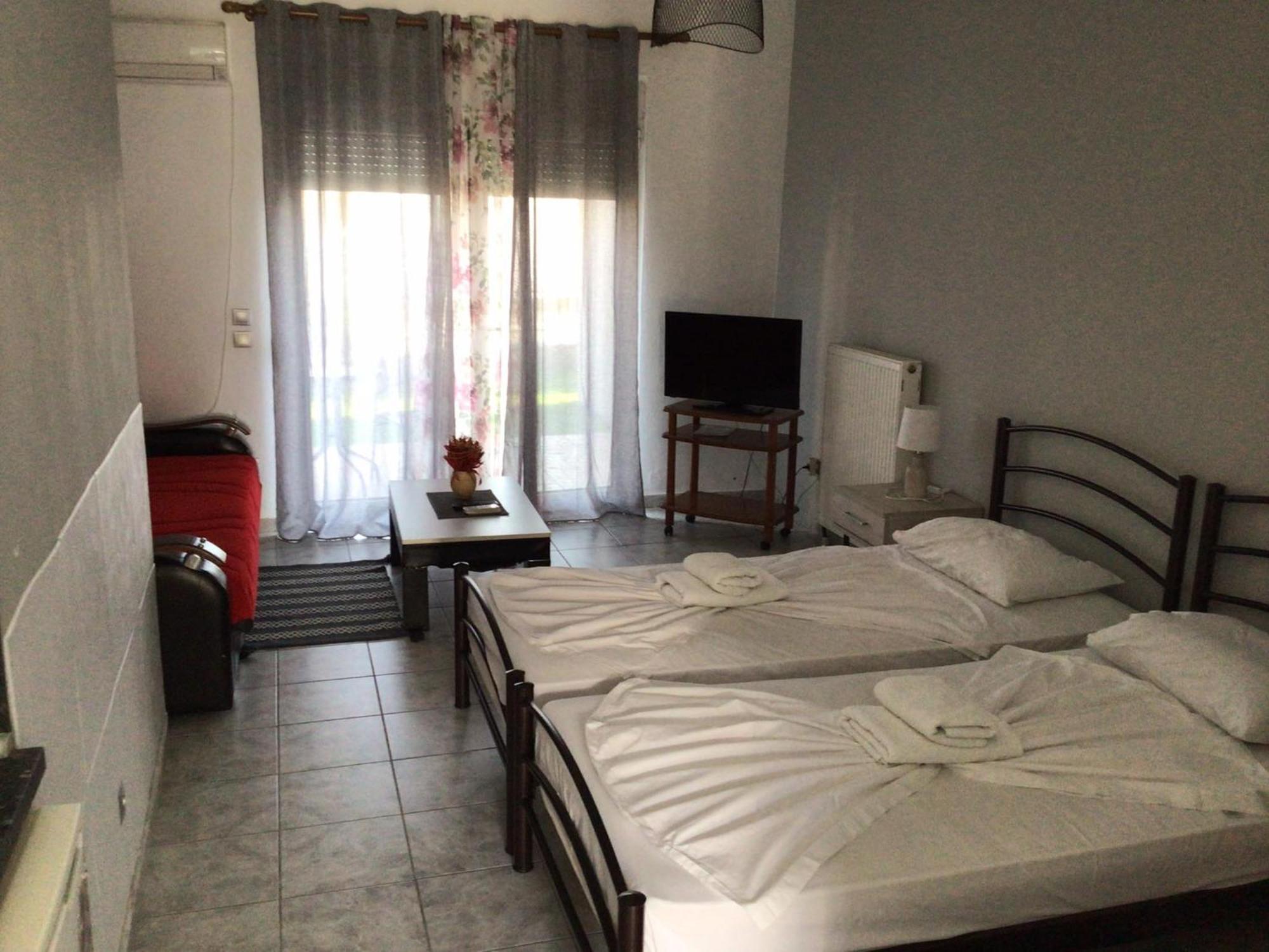 Tycherón Hotel Loga מראה חיצוני תמונה