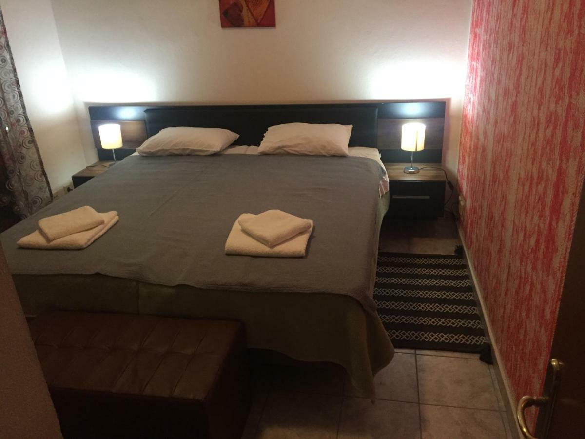 Tycherón Hotel Loga מראה חיצוני תמונה