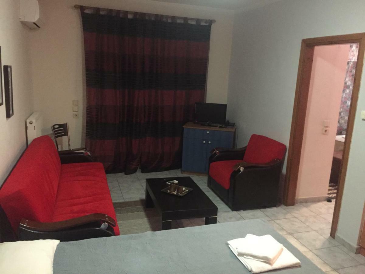 Tycherón Hotel Loga מראה חיצוני תמונה