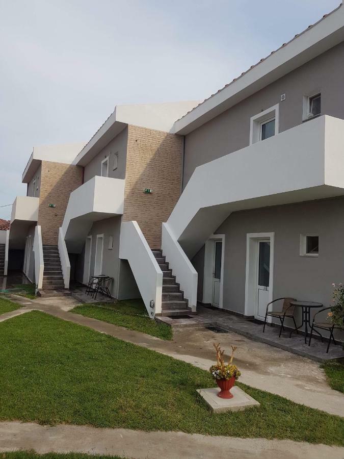 Tycherón Hotel Loga מראה חיצוני תמונה