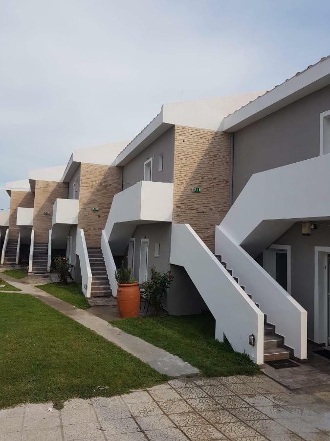 Tycherón Hotel Loga מראה חיצוני תמונה